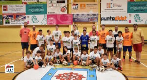 Finaliza exitosamente el campamento de verano de fútbol sala para niños de edades entre 6 y 14 años en el Pabellón Municipal Ernesto Arévalo de Miguelturra.