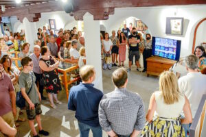 Inaugurada “Efecto Cristal” primera exposición de la Asociación Arrakis en Posada de los Portales de Tomelloso hasta el 30 de julio