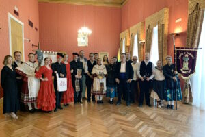 El Festival del Mayo Manchego de Tomelloso celebró el grupo folclórico Virgen de las Viñas con grupos participantes de Toledo y Granada