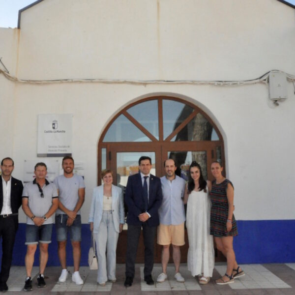 El presidente de la Diputación de Ciudad Real, Miguel Ángel Valverde, visita por primera vez el municipio de Arenales de San Gregorio.