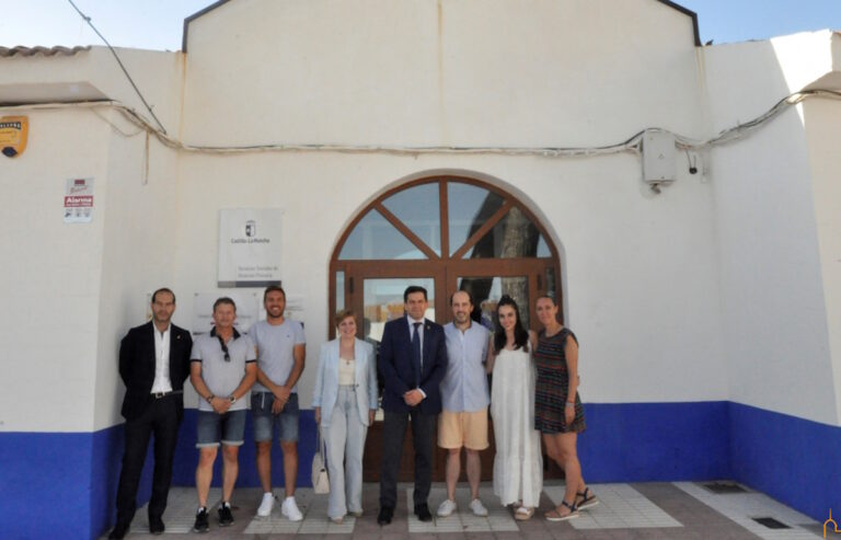 El presidente de la Diputación de Ciudad Real, Miguel Ángel Valverde, visita por primera vez el municipio de Arenales de San Gregorio.
