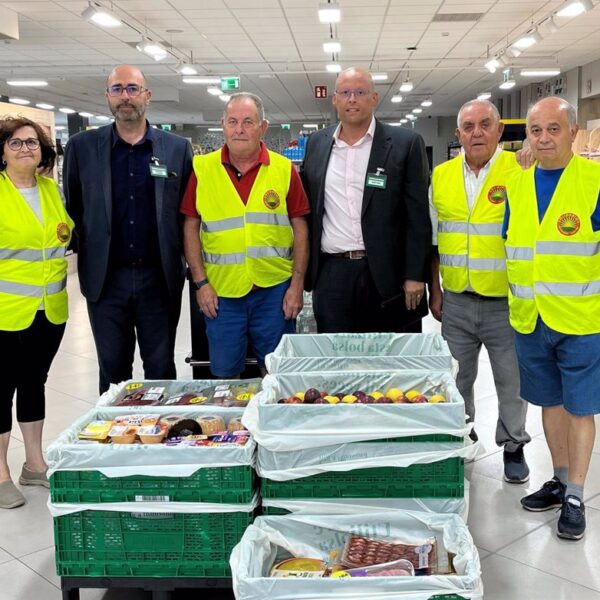 Mercadona y Solidarios de Socuéllamos apoyan juntos la donación diaria de alimentos.