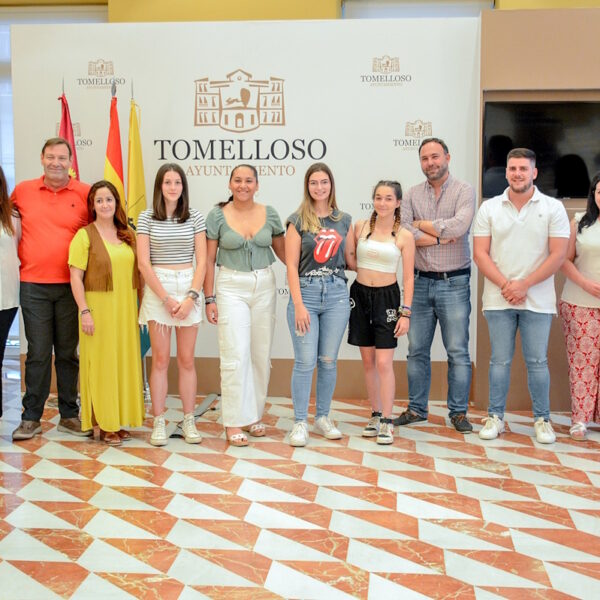 Celebrado un encuentro con las madrinas de la Feria y Fiestas de Tomelloso 2023 en el Ayto.