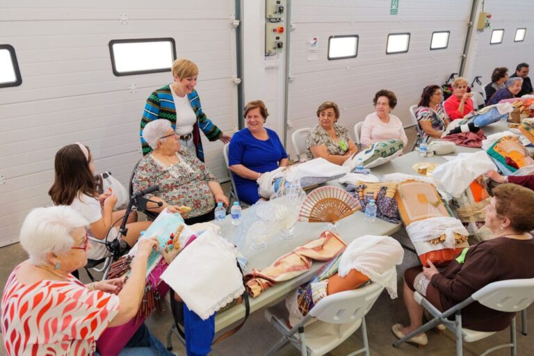 Encuentro anual de Encajeras en Argamasilla de Alba: Un día dedicado a la tradición, el arte y la convivencia.