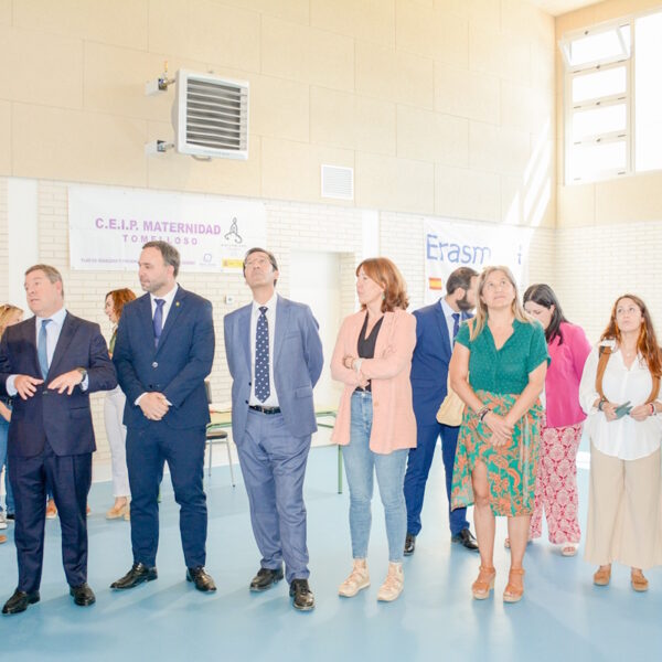 El presidente regional asiste a la inauguración del nuevo gimnasio cubierto del CEIP Maternidad de Tomelloso