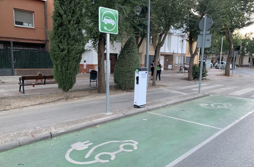 Comienza la operativa de puntos de recarga gratuita para vehículos eléctricos en distintas vías públicas de Tomelloso a partir de hoy