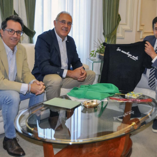 Valverde promete continuar colaborando con Laborvalía, una organización formada por 17 entidades y 19 centros ocupacionales en Ciudad Real