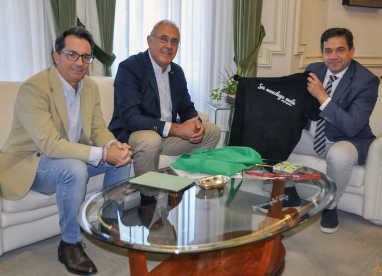 Valverde promete continuar colaborando con Laborvalía, una organización formada por 17 entidades y 19 centros ocupacionales en Ciudad Real