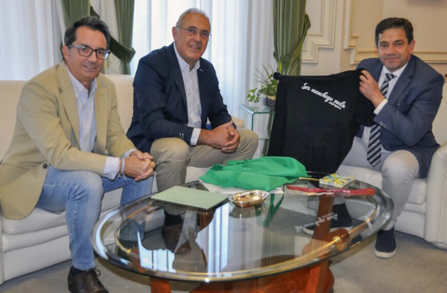 Valverde promete continuar colaborando con Laborvalía, una organización formada por 17 entidades y 19 centros ocupacionales en Ciudad Real