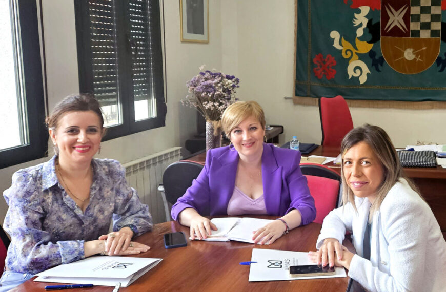 Encuentro en Argamasilla de Alba entre la alcaldesa y la presidenta de la Asociación para la Autonomía y la Salud