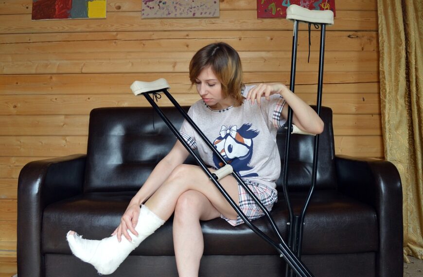 Colaboración de traumatólogos de Tomelloso y Manzanares en cirugías de rodilla con prótesis unicompartimentales