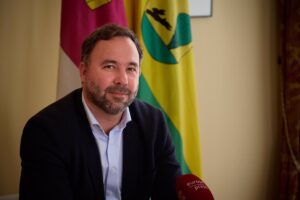 Plan de Desarrollo para Mejorar Infraestructura y Servicios en Tomelloso: Nuevas Rutas, Biblioteca y Centro Comercial en Agenda Legislativa.