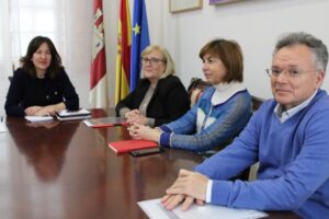 Blanca Fernández resalta la importancia de la colaboración con Cruz Roja para proteger a los vulnerables en Ciudad Real