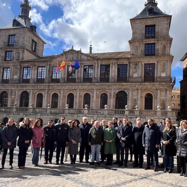 Castilla-La Mancha muestra su solidaridad con Valencia tras el trágico incendio de Campanar.