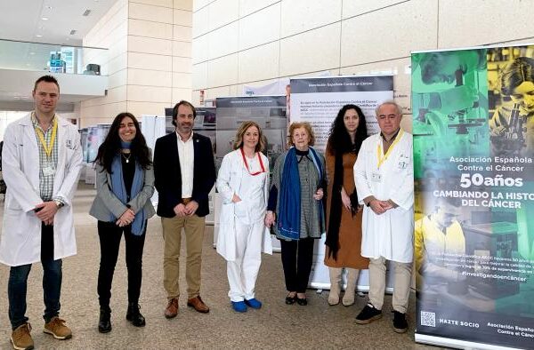 El Hospital General de Tomelloso acoge la exposición ’50 años cambiando la historia del cáncer’