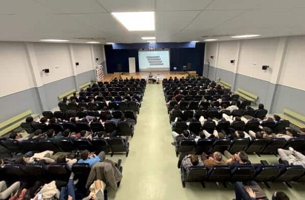 Encuentro de la Gerencia de Tomelloso reúne a cerca de 200 jóvenes para concienciar sobre la importancia de la prevención del suicidio.