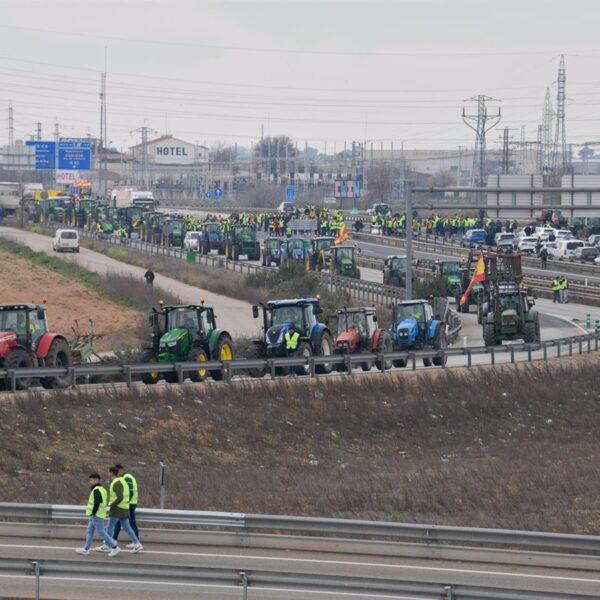 Gran cantidad de tractores bloquean ocho autovías en Castilla-La Mancha como parte de protestas agrícolas