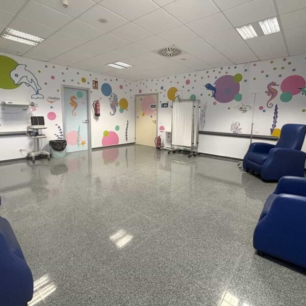 El Hospital de Tomelloso inaugura un moderno servicio de Urgencias Pediátricas, pensado para el confort de los más pequeños.