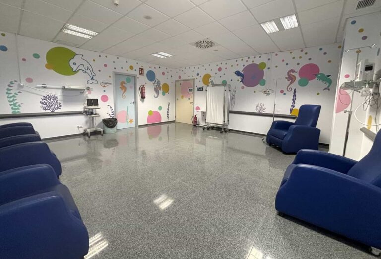 El Hospital de Tomelloso inaugura un moderno servicio de Urgencias Pediátricas, pensado para el confort de los más pequeños.