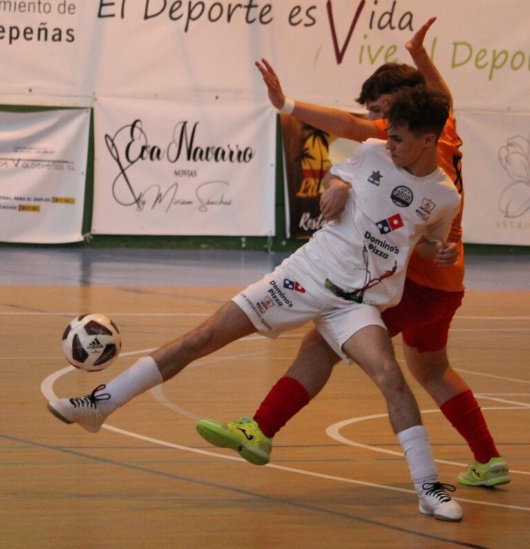 El CD VivELA Quijote brilla en el campeonato regional de fútbol sala en Valdepeñas.