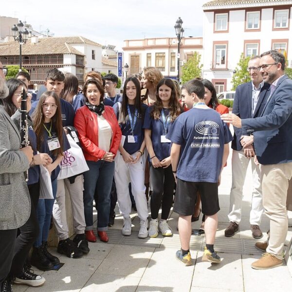 El Alcalde de Tomelloso resalta la importancia de la unidad como base de la libertad en el Día de Europa