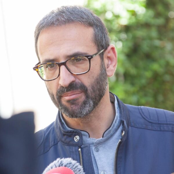 El PSOE de Castilla-La Mancha critica que el PP no defiende los intereses de la región.