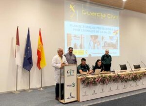 Colaboración entre Sescam y Guardia Civil para la formación en seguridad de los profesionales de la Gerencia de Tomelloso.