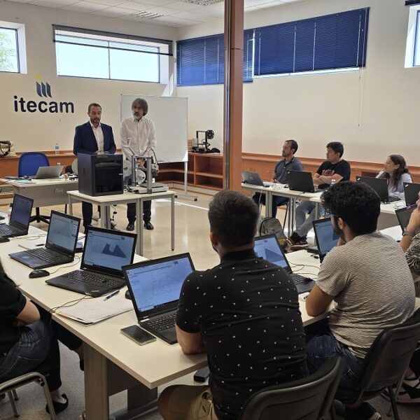 Clausura del curso de especialista en diseño para fabricación aditiva del proyecto K-PACITA por parte del director de INNOCAM