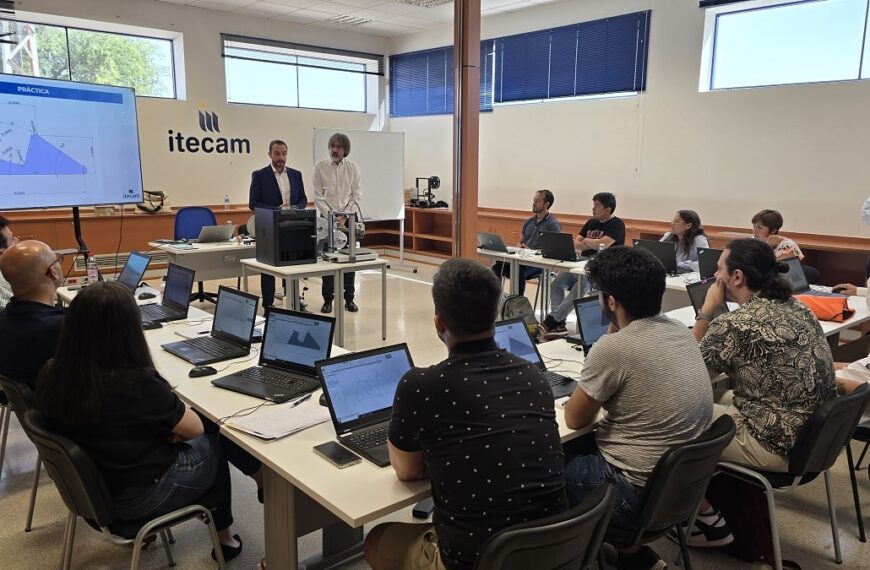 Clausura del curso de especialista en diseño para fabricación aditiva del proyecto K-PACITA por parte del director de INNOCAM