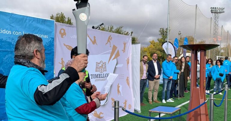 Un Encuentro Multitudinario une a Ochocientos Mayores de la Región y un Centenar de Voluntarios en la Ciudad Deportiva de T