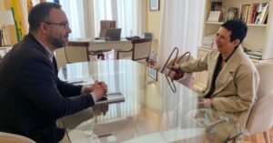 Alcalde muestra respaldo y se interesa por planes y necesidades de nueva asociación local