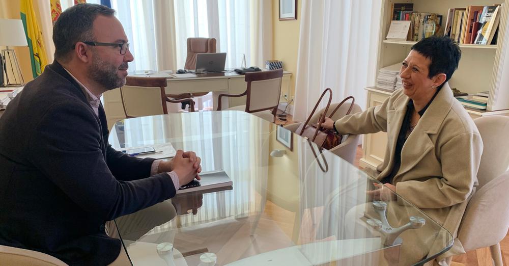 Alcalde muestra respaldo y se interesa por planes y necesidades de nueva asociación local