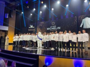 Cristina Díaz de Maralba obtiene dos nuevas estrellas Michelin y el Spain Service Award 2025 con su exitoso restaurante Raíz Culinaria