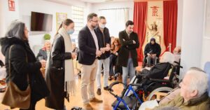 Alcalde Javier Navarro y Concejales Visitan Residencial Elder para Concluir el Año