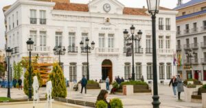 Ayuntamiento de Tomelloso anuncia suspensión de rutas de transporte deportivo debido a circunstancias imprevistas