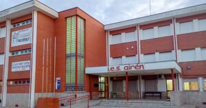Estudiantes del IES Airén Embargan en un Viaje por la Historia de las Bibliotecas en Taller Educativo