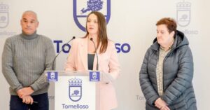 Rocío Valentín, concejala de Turismo y Promoción Económica, elogia exitosamente las actividades de Raíces y Vino y Brindemos