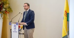 Javier Navarro anuncia el nuevo Plan de Sostenibilidad Turística en Destino con estrategias ambiciosas