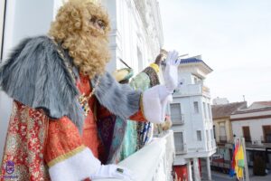 La mágica visita de los Reyes Magos de Oriente al Hospital y Plaza de España en Tomelloso
