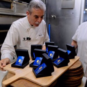 Marquinetti premia por Reyes la fidelidad de sus clientes regalando ocho lingotes de oro en sus pizzas