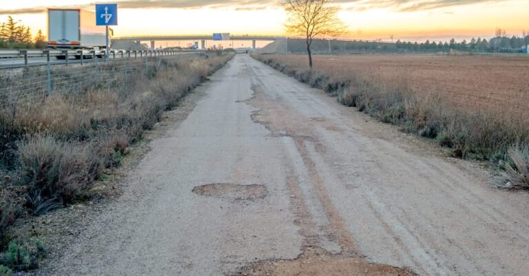 Javier Navarro se Reúne con la Unidad de Carreteras de Ciudad Real para Discutir Mejoras en Tomelloso