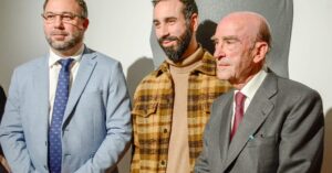 Alcalde Javier Navarro Destaca el Rol de ‘Dinamizador Cultural’ de la Virgen de las Viñas en Magnífica Exposición de Escultura