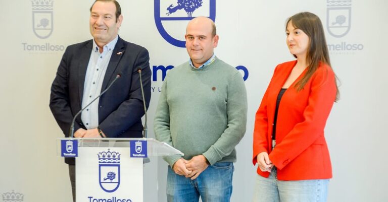 Anuncian la XVIII Edición de los Premios Bombo en Conferencia Matutina en el Consistorio