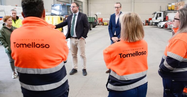 El Alcalde de Tomelloso, Javier Navarro, Anuncia Mejoras Significativas en el Servicio de Limpieza Viaria Municipal