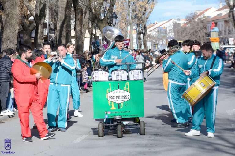 El Ayuntamiento de Tomelloso comparte 89 fotos inéditas del Gran Desfile de Peñas Locales 2025