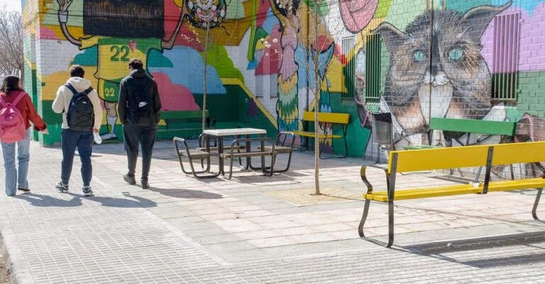 El Departamento de Obras Crea una Nueva Zona Estancial en los Exteriores del Pabellón San José