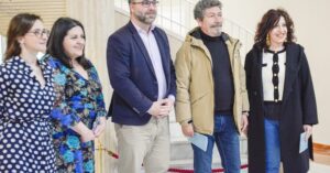 Emotivo Tributo a Eladio Cabañero: Tomelloso Honra a su Poeta Local en el Auditorio López Torres