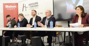 Inauguran la primera actividad de la Asociación Provincial de Hosteleros en el Salón de Actos del Mercado de Abastos