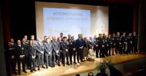 Javier Navarro y Concejal de Seguridad Reconocen la Destacada Actuación Policial y Honran Agentes con 35 Años de Servicio