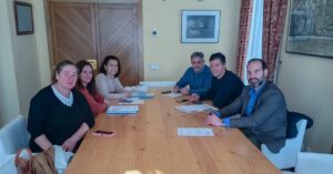 Reunión de Delegados del Área de Deporte y la Asociación TEAcompaño CLM para Definir el Programa Deportivo Semanal en el Ayuntamiento